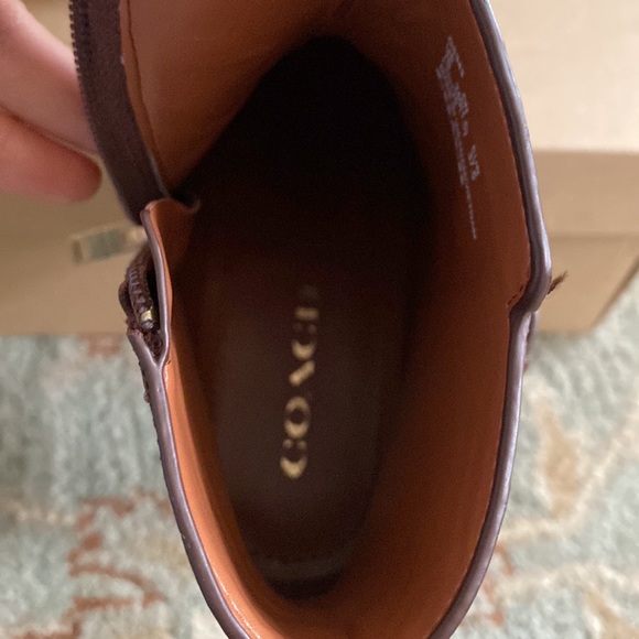 ✖️SOLD✖️Like-New Leather Coach Zip-up Booties - Brown - 7W - Picture 9 of 11